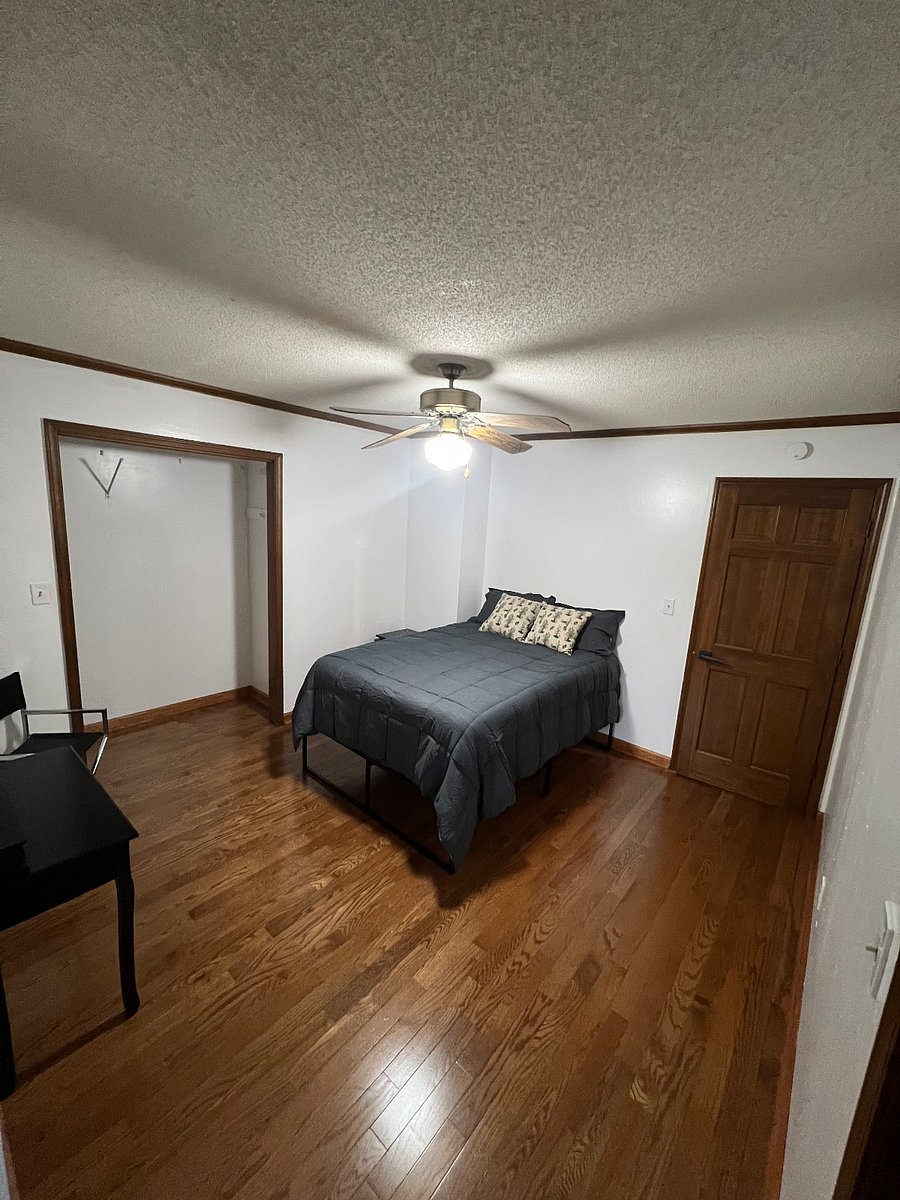 $875.00 B/W 3rd Bedroom Full bed Shared bath