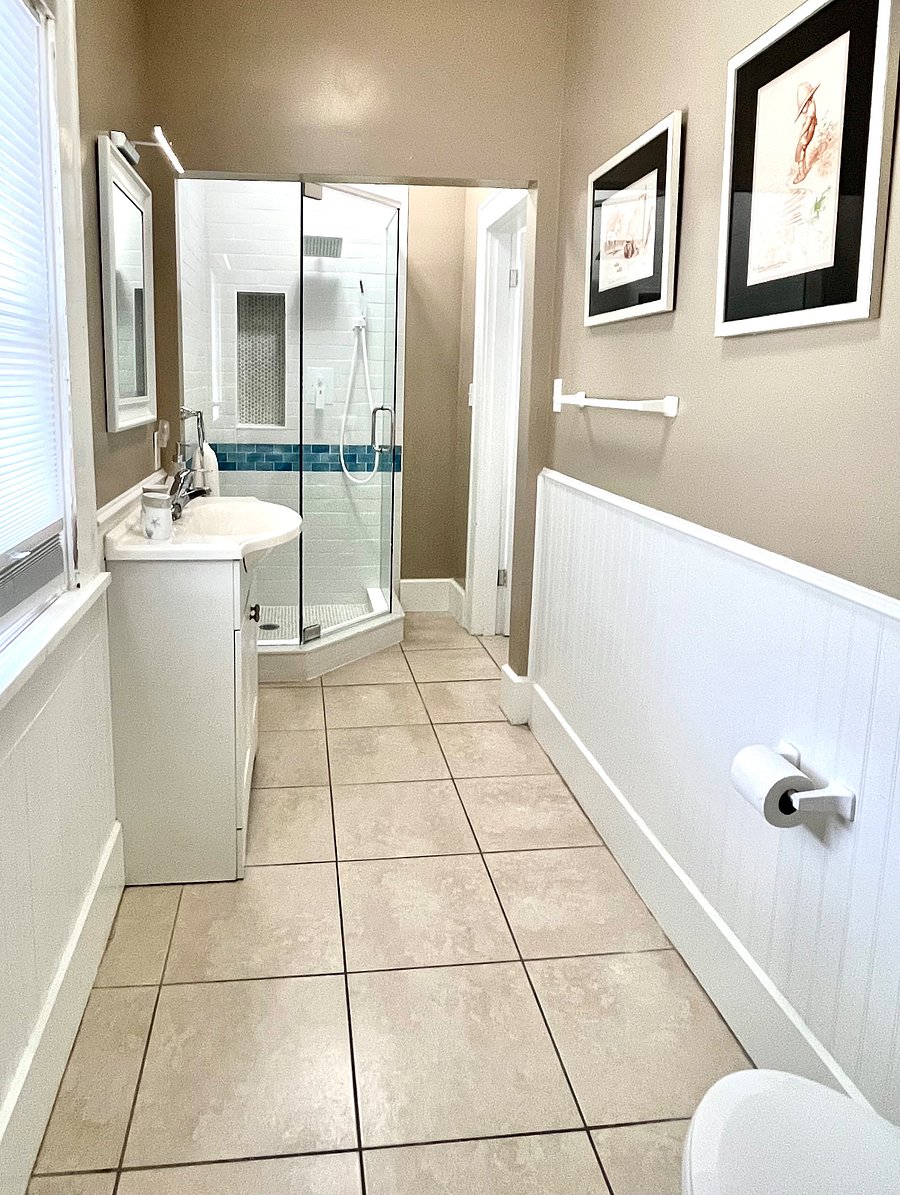 Bathroom 1 has been updated with new glassed-in tile shower.