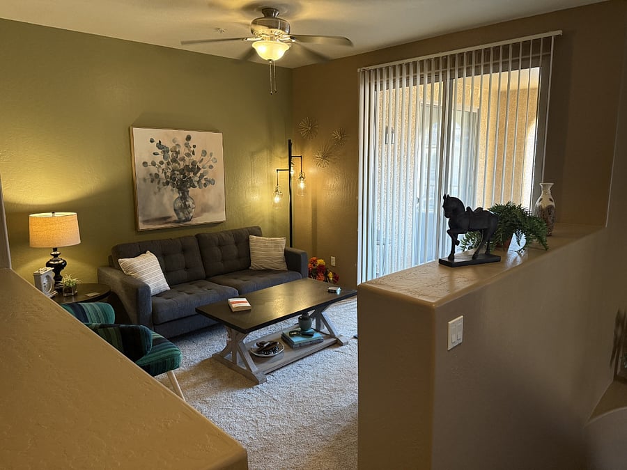 Relaxation area w/direct access to mountain-side balcony