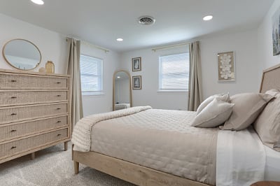 #2 bedroom queen bed