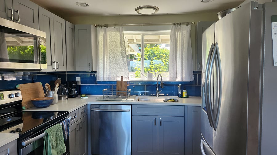 Full sized kitchen