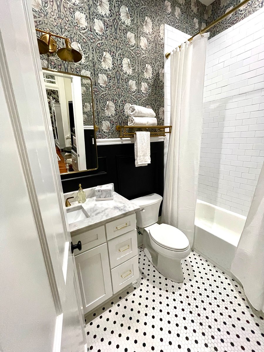 Front bathroom with tub and shower combo. 