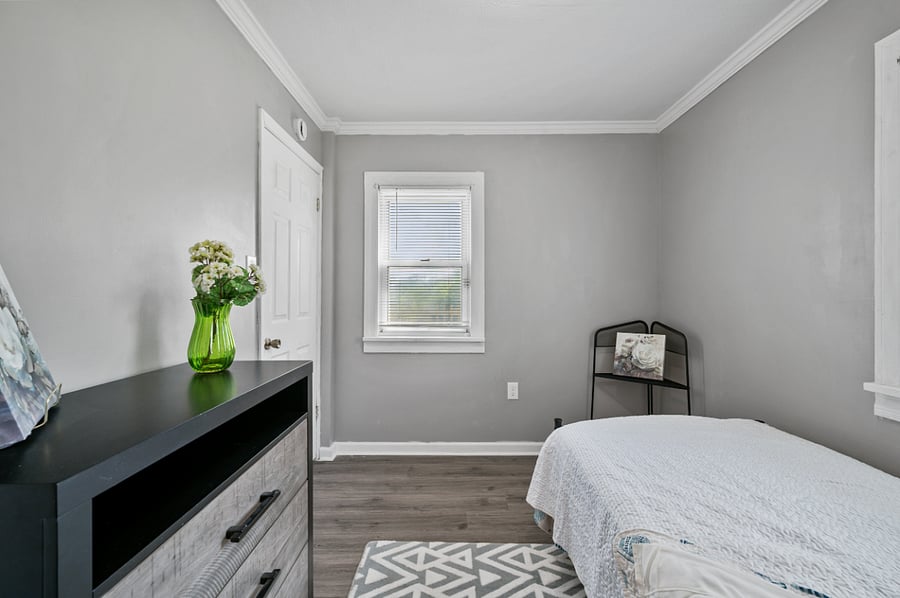 Twin bedroom (first floor) with dresser and full length mirror