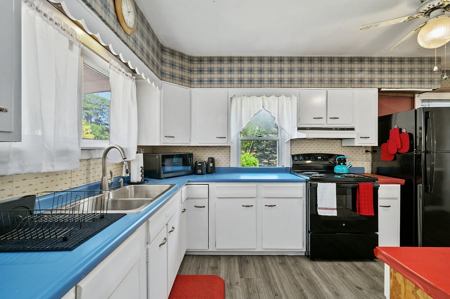 Kitchen overlooking side yard complete with a microwave oven