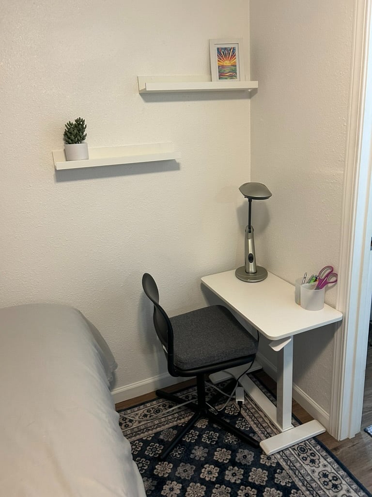 Sit stand adjustable laptop desk with basic office supplies. Rolls for use in bed or on the couch