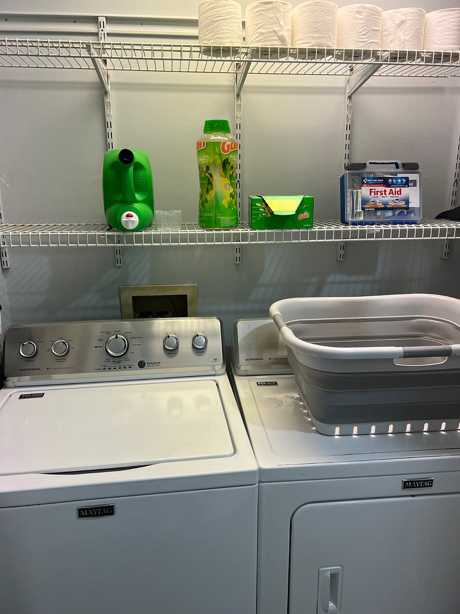 Washer and dryer not newWe bought new and work like new!
Calapsable laundry basket new
