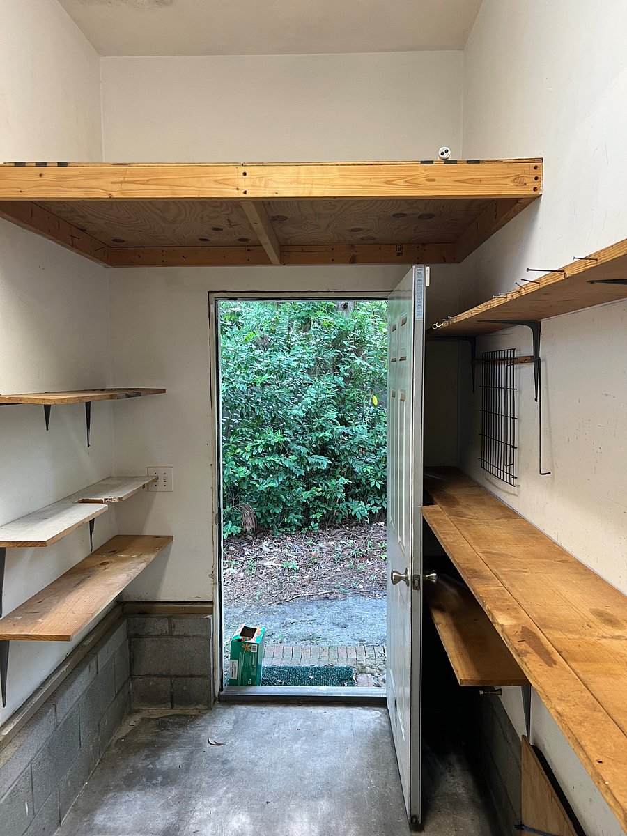 Upper storage too