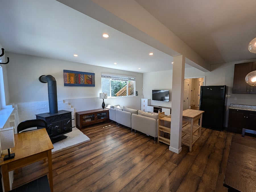 Main living room/kitchen