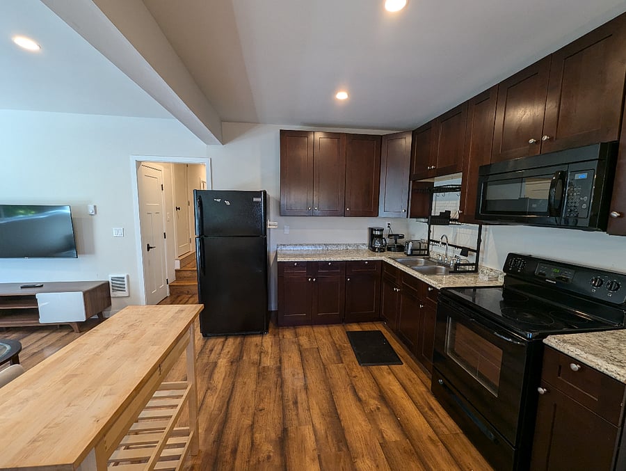 A closer view of the kitchen