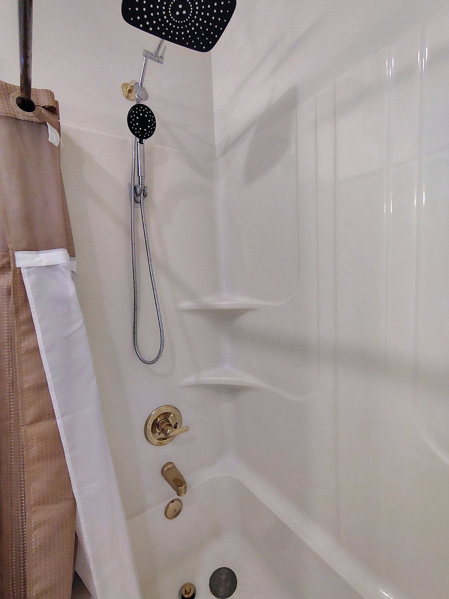 PARKVIEW-shower/tub combo has a new rainshower shower wand