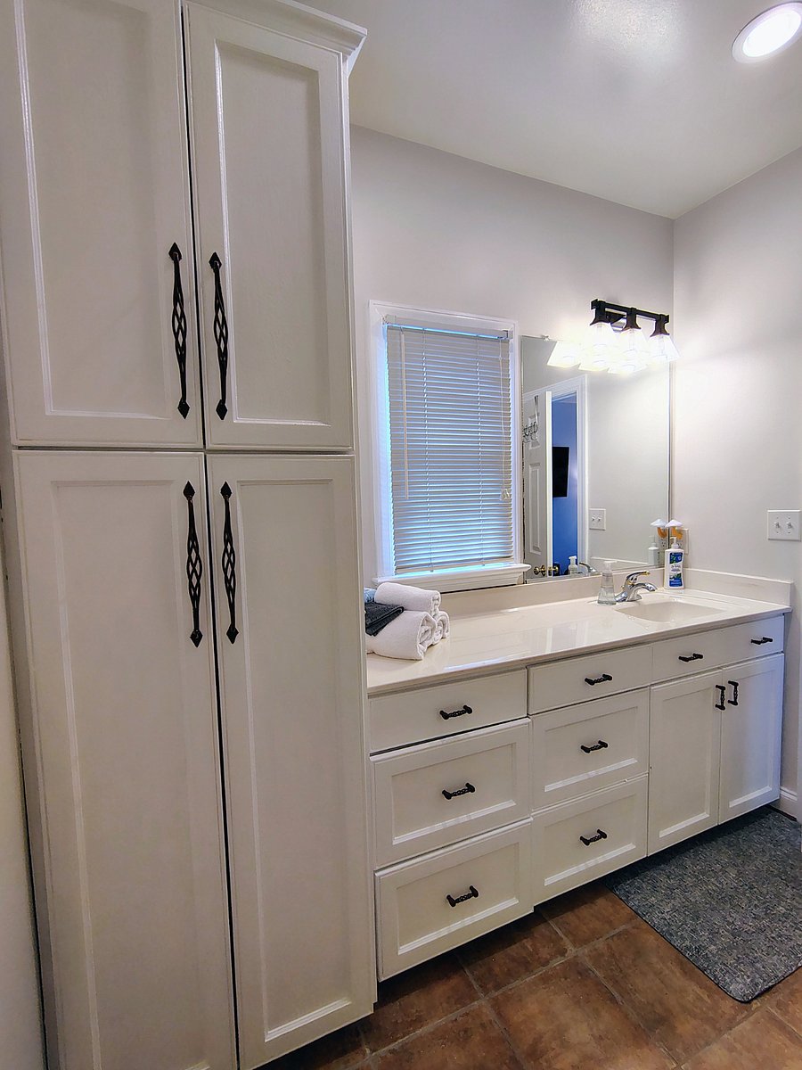 PARKVIEW-look at all that storage and counter space!