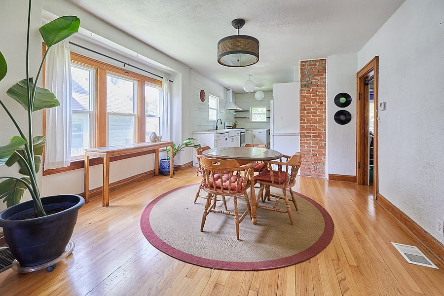 Dining/kitchen