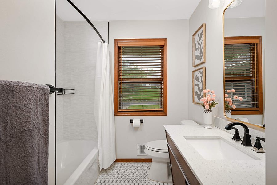Full renovated main floor bathroom