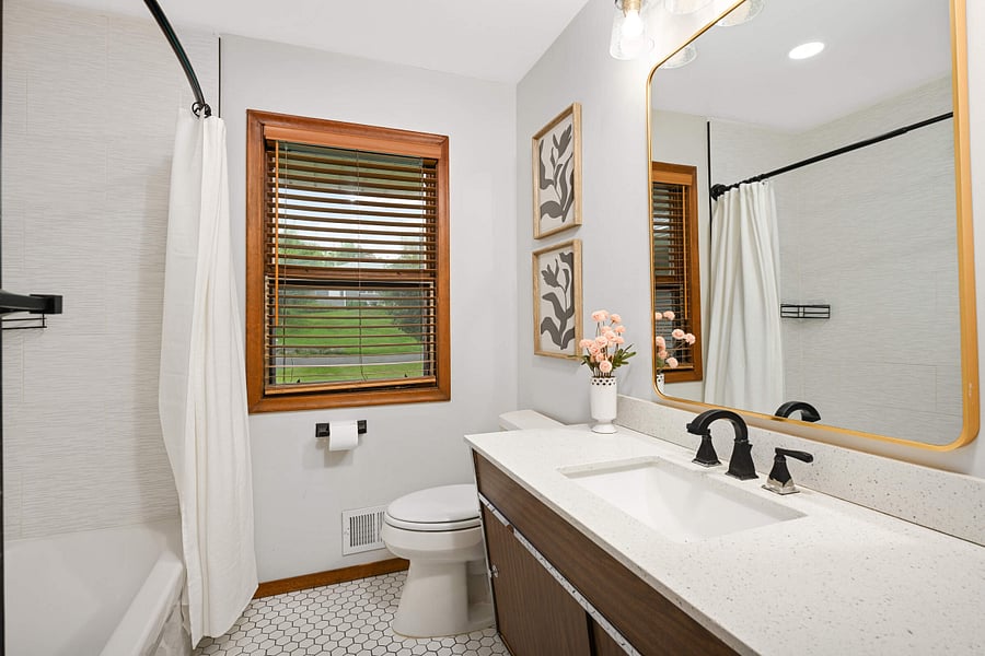 Full renovated main floor bathroom