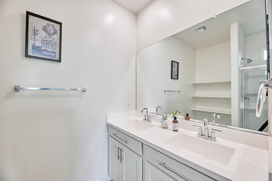 Room 5 - Private Bath