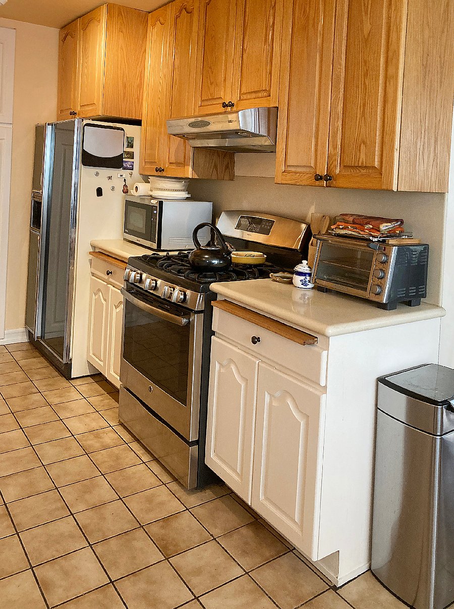 Kitchen east side w/ retro fridge, 5-burner range, MW, toaster-oven.