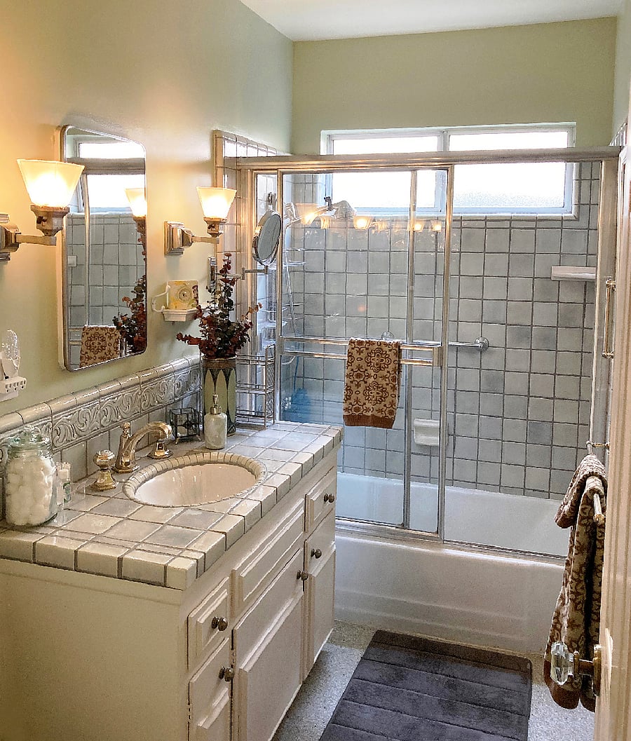 Hall bath w/ tub-shower w/ hose showerhead, 2 grab bars, magnify'g wall mirror.