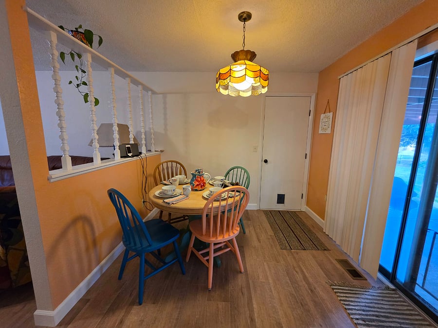 Kitchen dining area