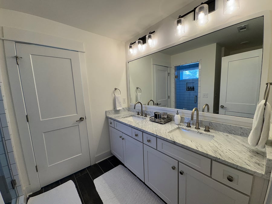 Master Bedroom en-suite Bathroom
