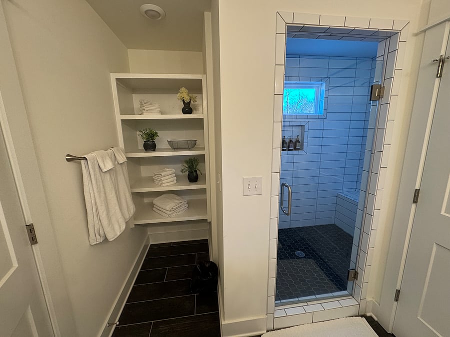 Master Bedroom en-suite Bathroom