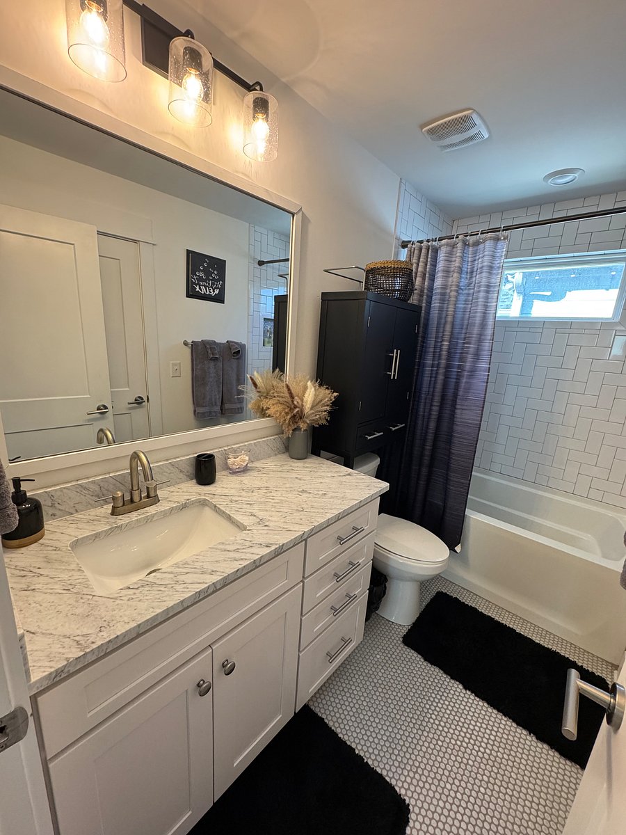 Jack and Jill Bathroom Between 1st and 2nd Bedroom
