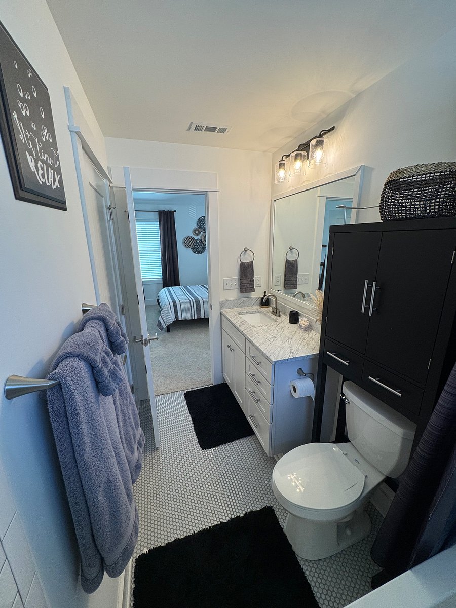Jack and Jill Bathroom Between 1st and 2nd Bedroom
