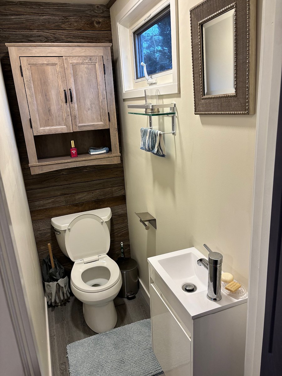 1/2 Bathroom.