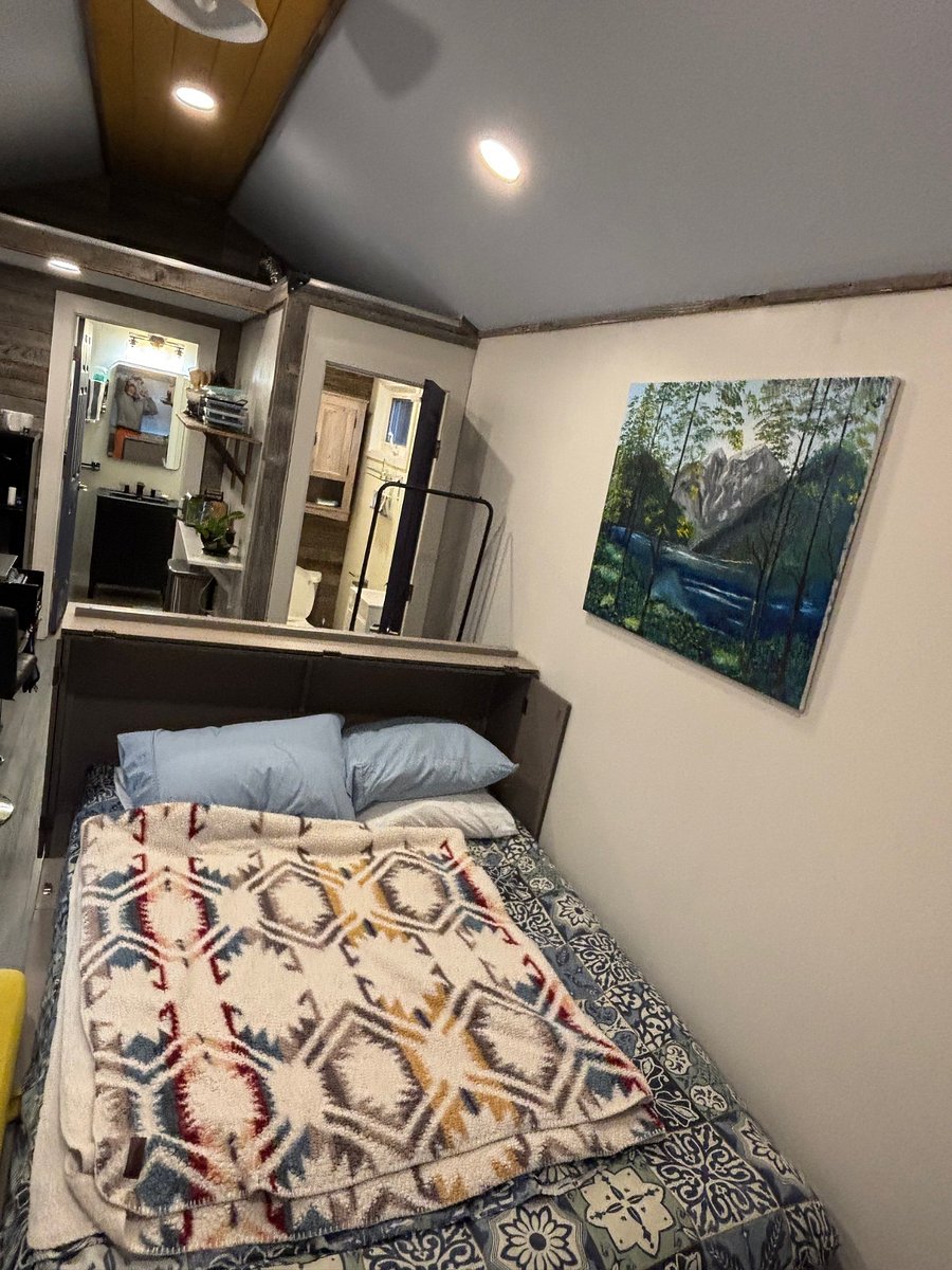 Murphy Bed.