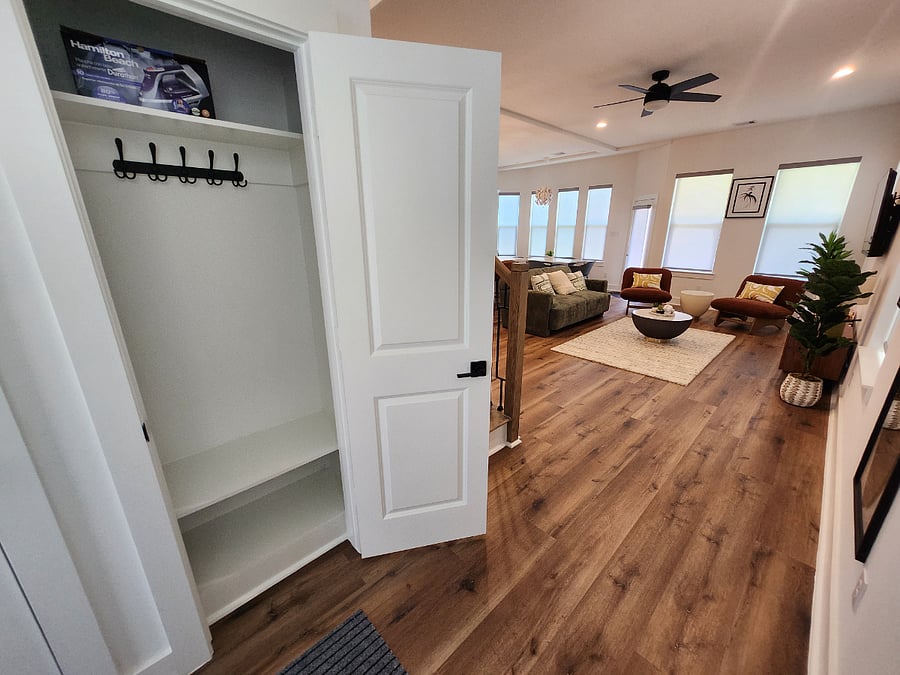 Furnished Finder property 877553_3 photo 26