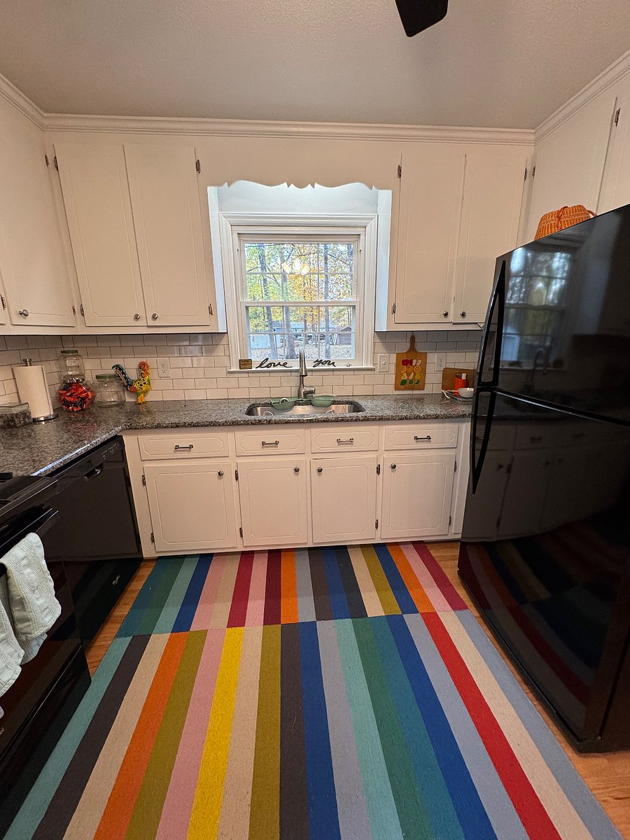 Kitchen with view of yard
