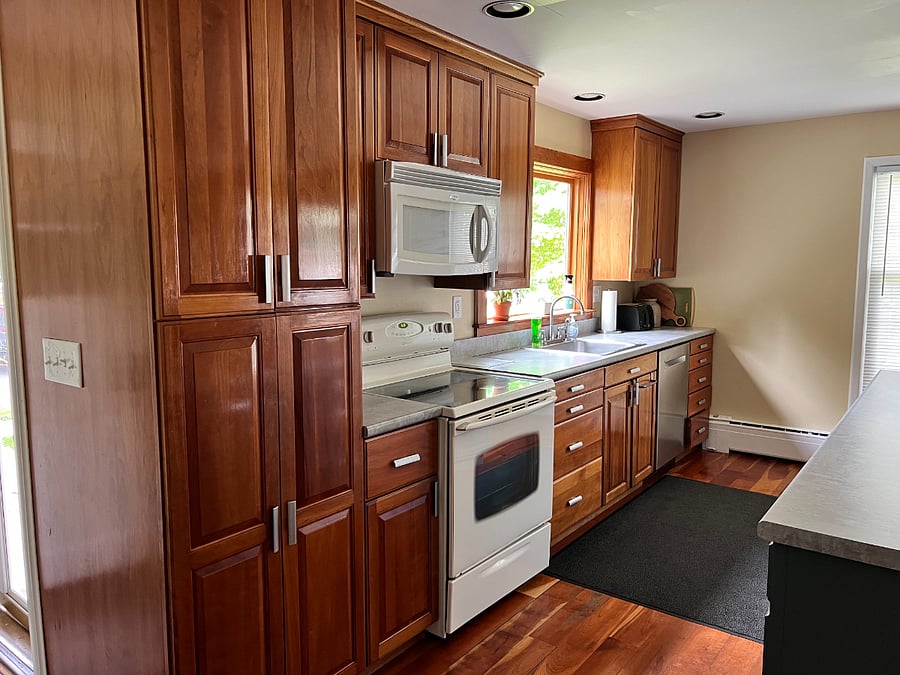 Full kitchen including microwave, new stove (winter 2025), sink, refrigerator, dishwasher etc.