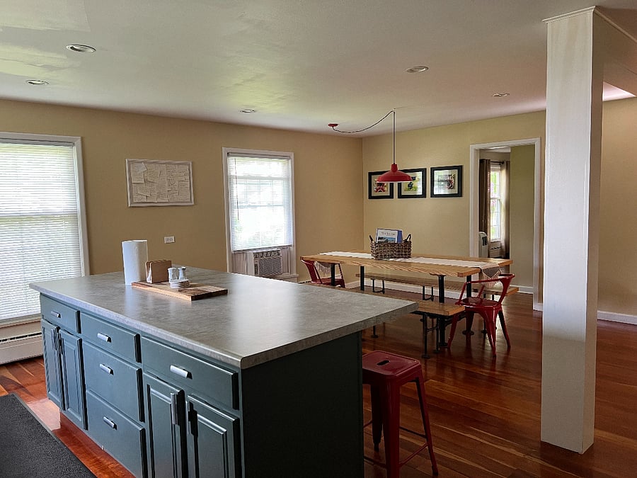 Dining room seating