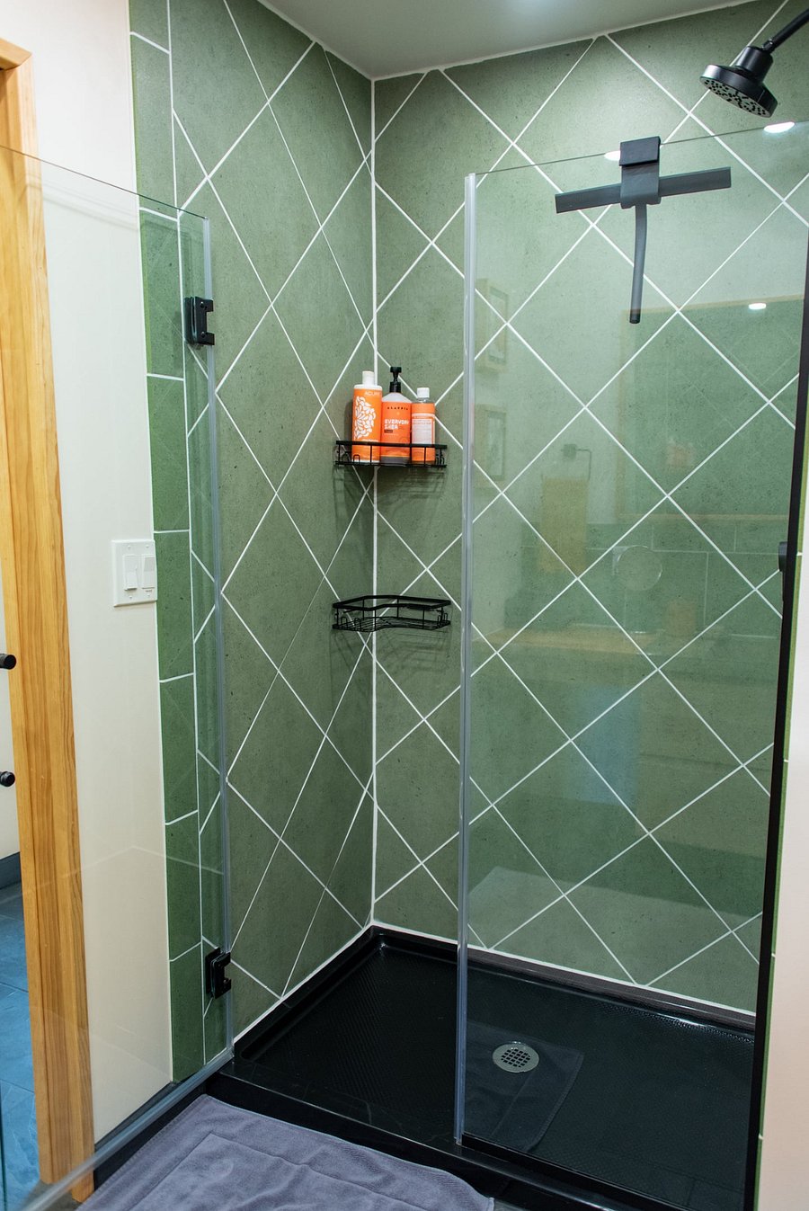 Shower with provided soap, conditioner, and shampoo
