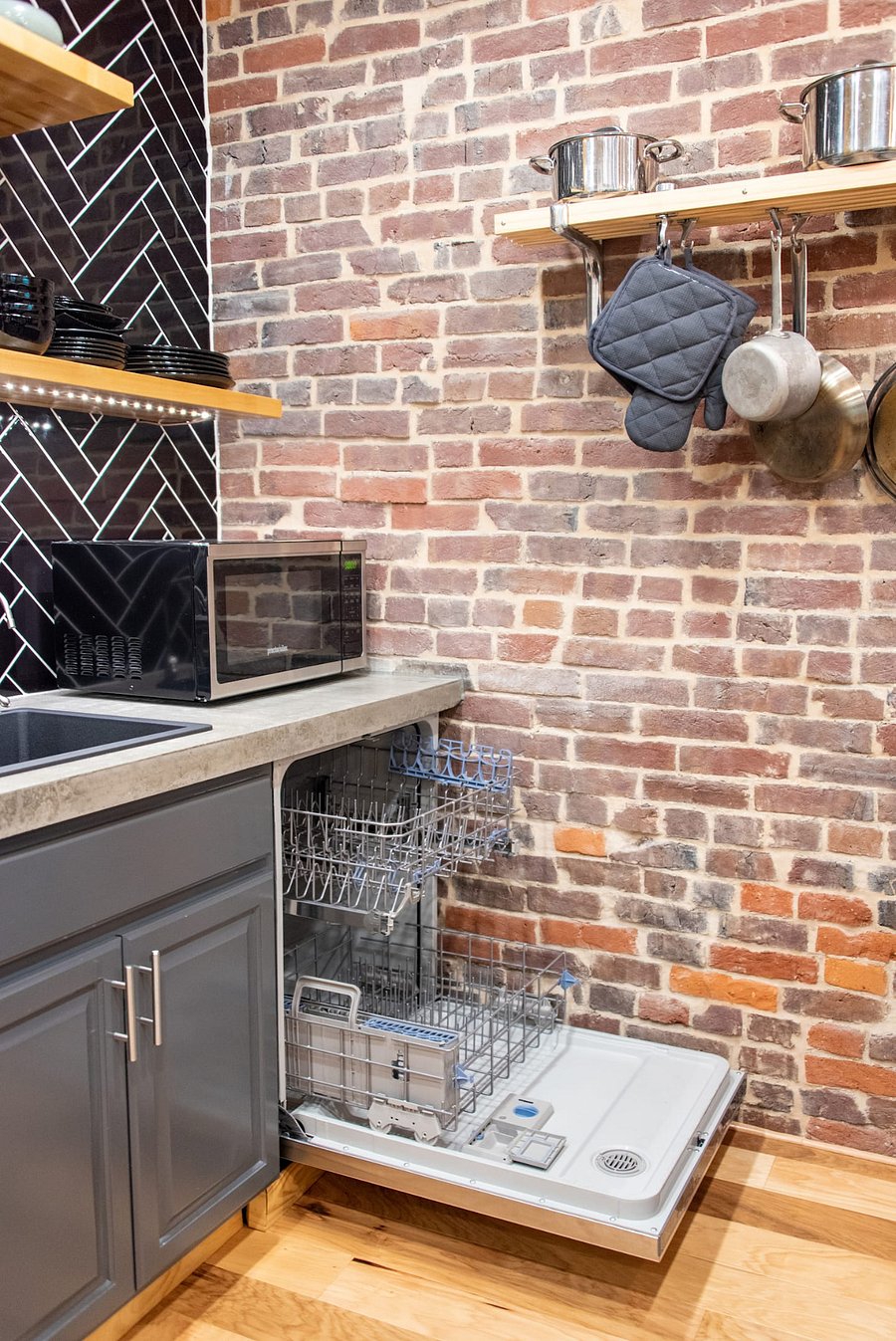 Dishwasher with tabs for easy washing-up (no wood items go in the dishwasher FYI)