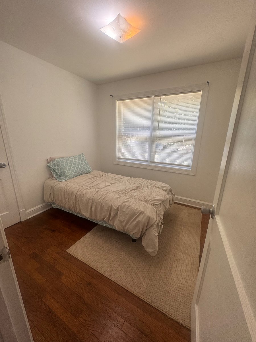 Bedroom B- Twin bedroom