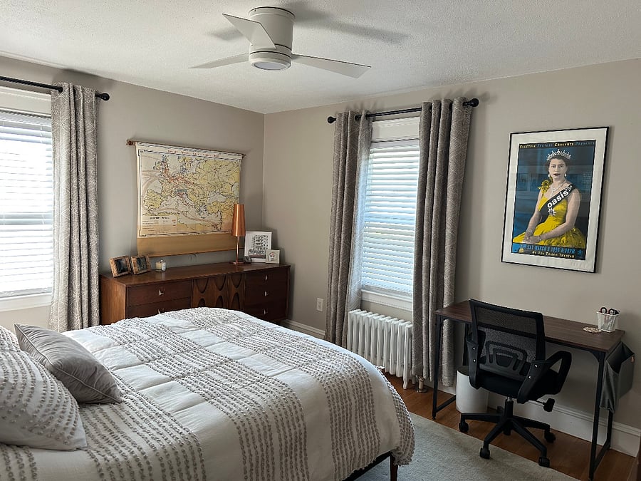 Small Bedroom with Queen Bed and Desk
