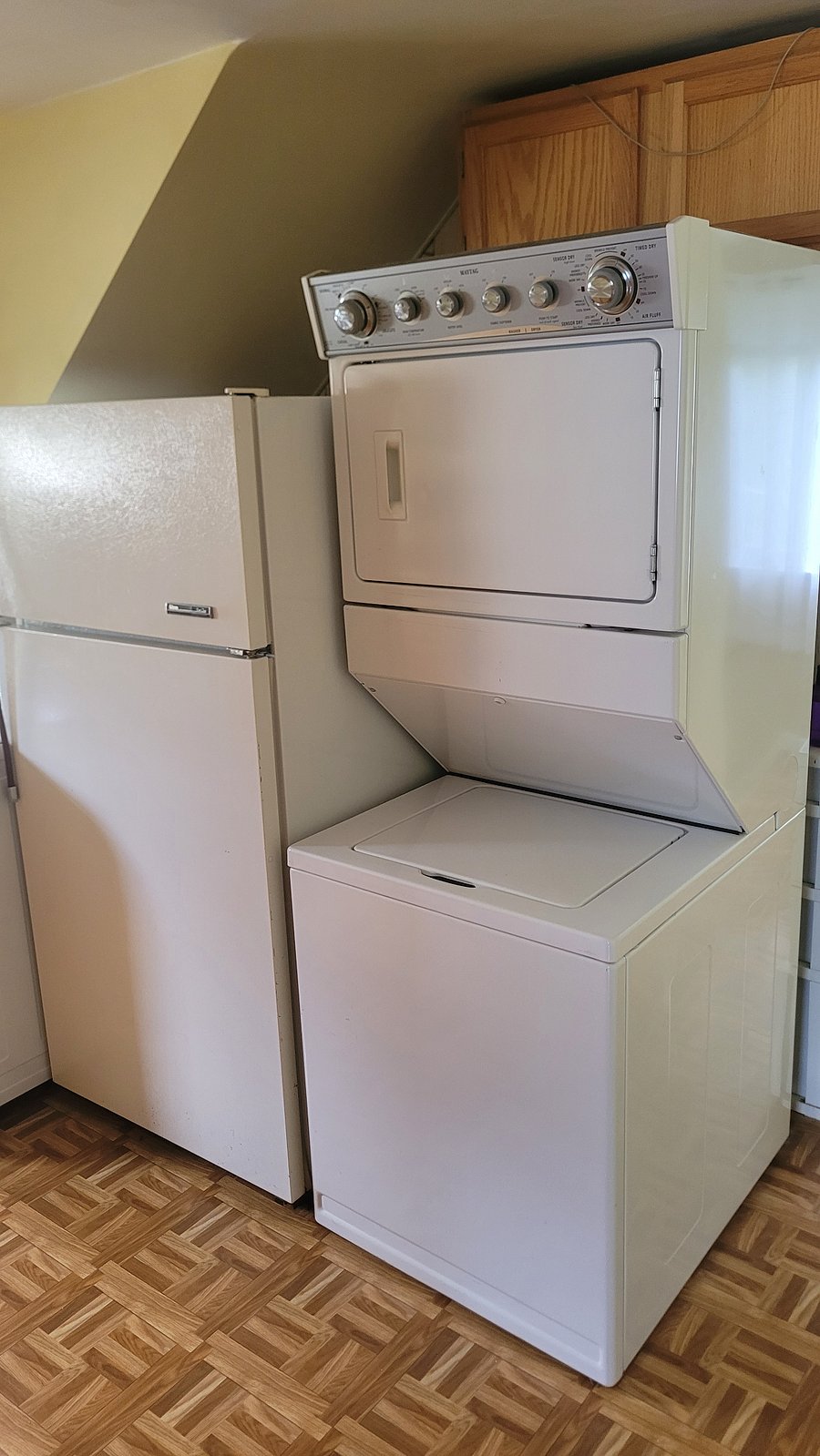Full size refrigerator and washer/dryer stack