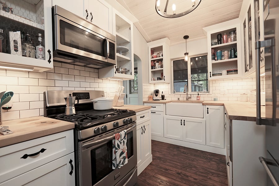 Gas Stove, vaulted ceiling, whip up a delicious meal.