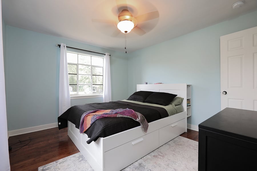 Comfy queen size bed. TONS of clothing storage!