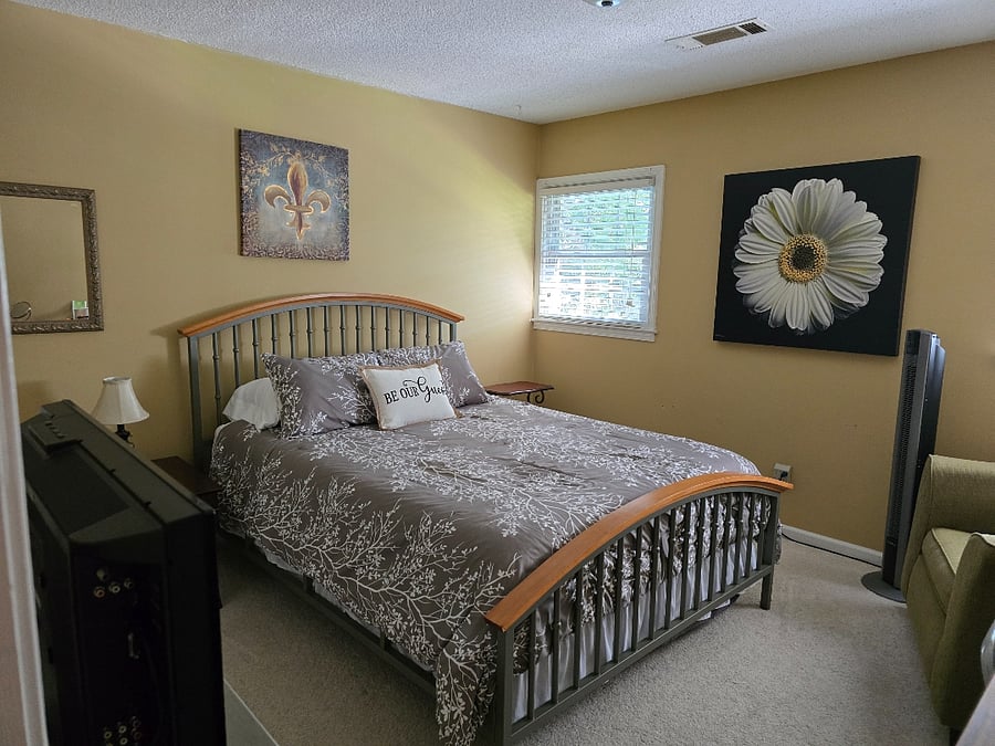 A nice memory foam mattress. Your are responsible for washing your linens, towels and keeping your spaces clean during your stay.