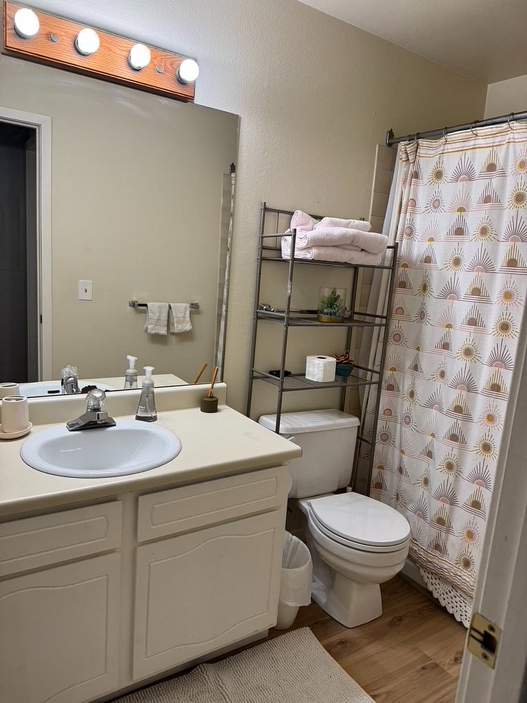 2nd Bathroom