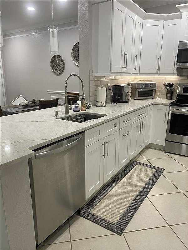Furnished Finder property 877796_1 photo 3