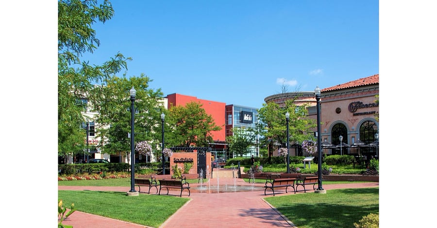 The apartment is nestled in an upscale, quiet area, equipped with acclaimed restaurants, amenities and activities, and shopping!