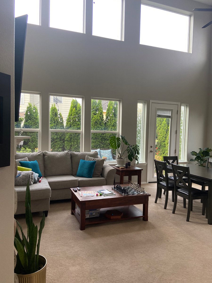 Living & Dining Common Area