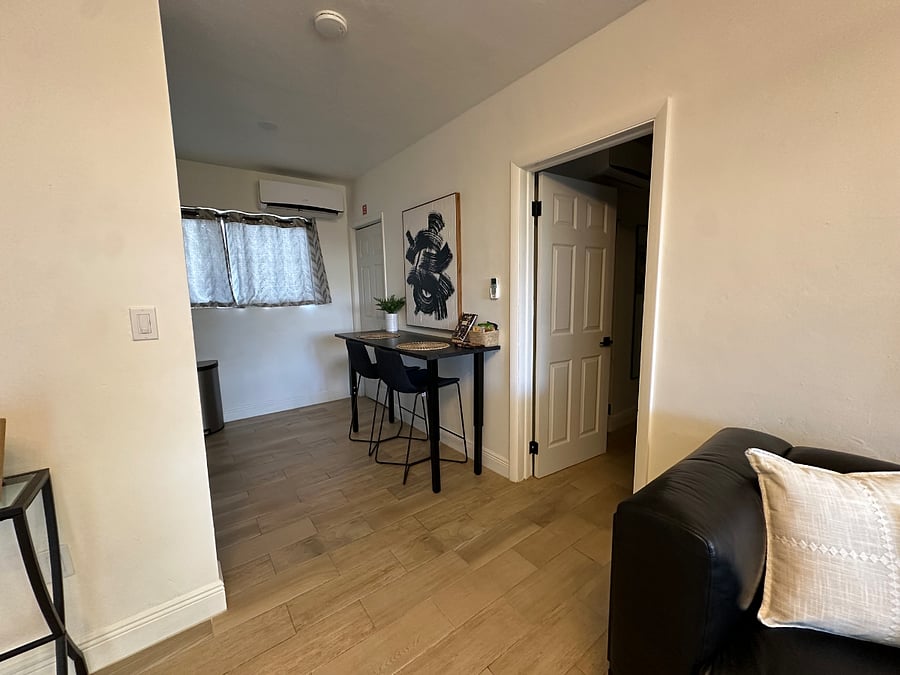 Furnished Finder property 878106_1 photo 3