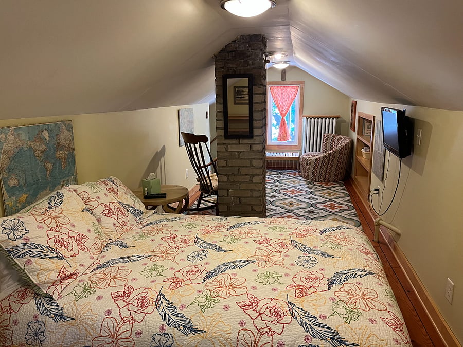Upstairs bedroom
