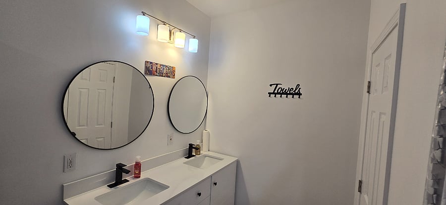 Huge main bedroom  en suite bathroom with two sinks and lots of storage. 