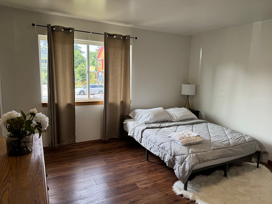 Bedroom #1 - Queen Bed