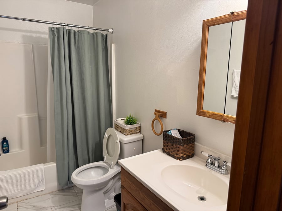 Full Bathroom