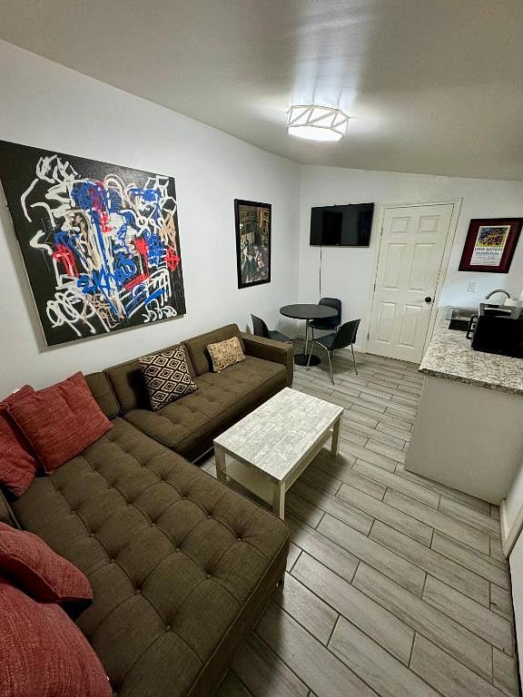 Furnished Finder property 878379_1 photo 3